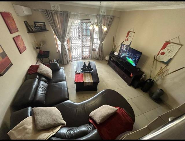 2 BEDROOM DUPLEX FOR SALE IN MONTCLAIR